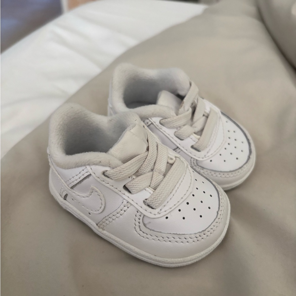 NEW NIKE CRIB SHOES BABY